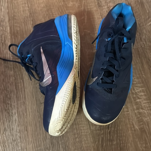 Nike basketball shoes - Picture 3 of 4